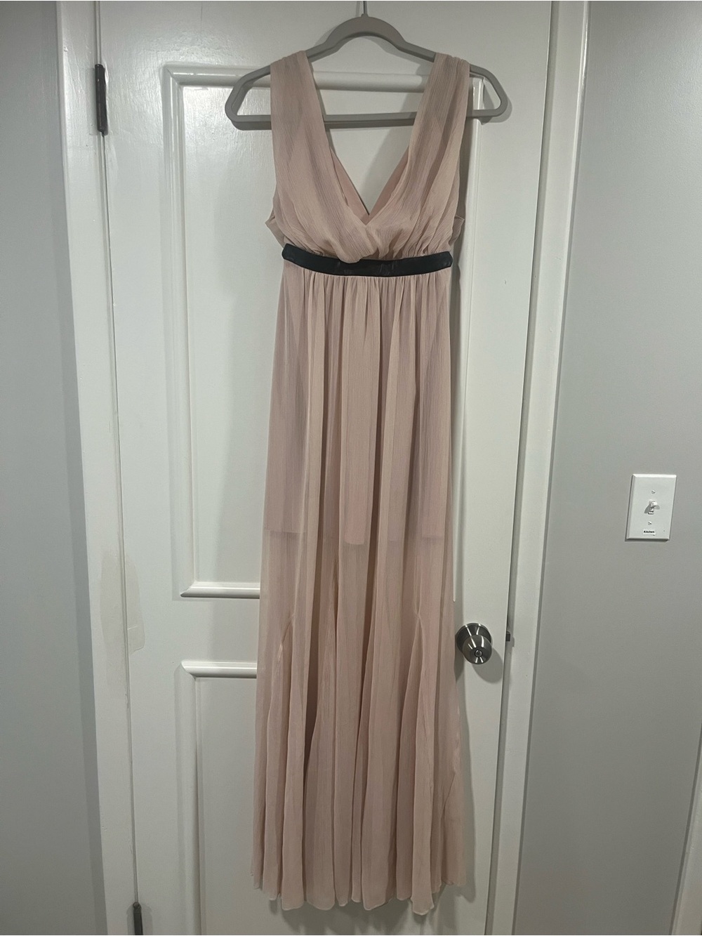 Elegant V-Neck Maxi Dress in Blush with Black Waist